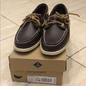 Brand new never worn Sperry boat shoes!